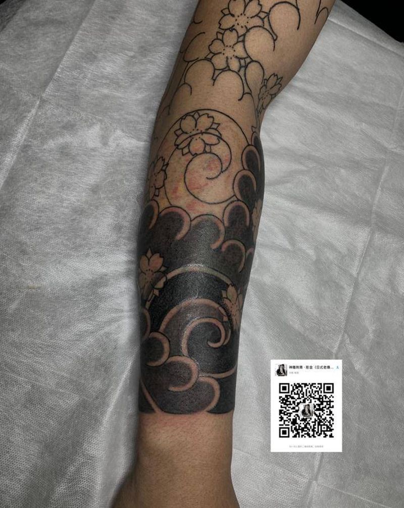 樱花臂纹身图片_手臂老传统樱花臂纹身图案