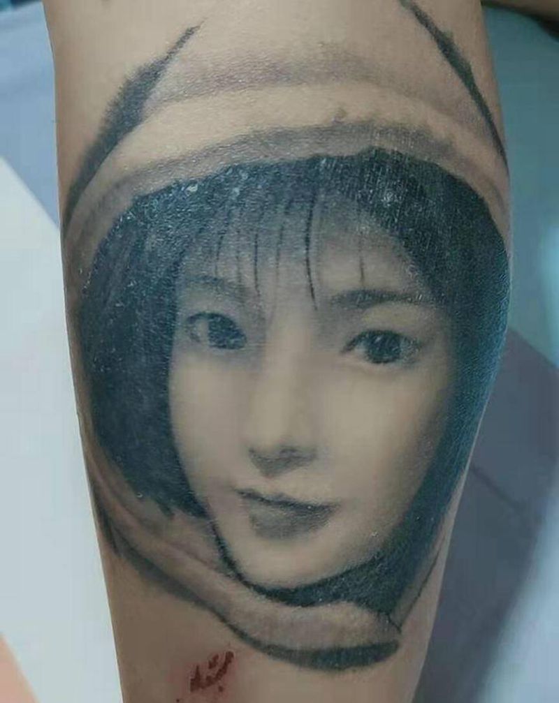 肖像作品纹身图片_腿部欧美写实纹身图案