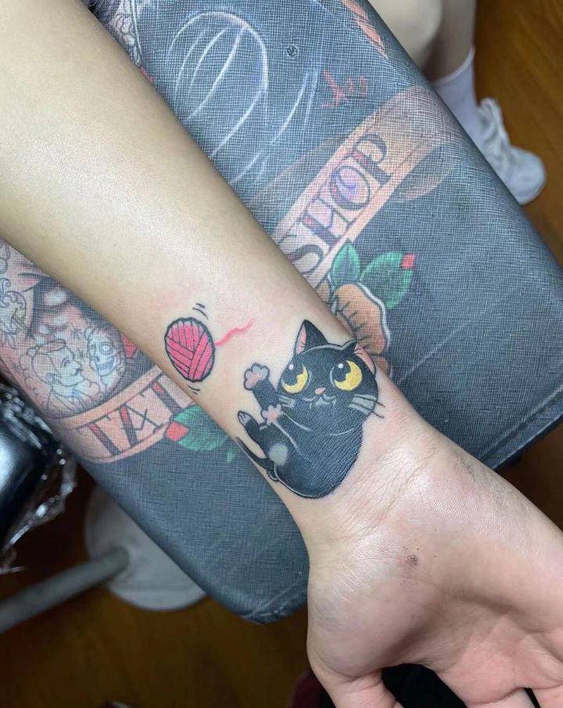 小猫遮盖字母纹身图片_手臂New School纹身图案