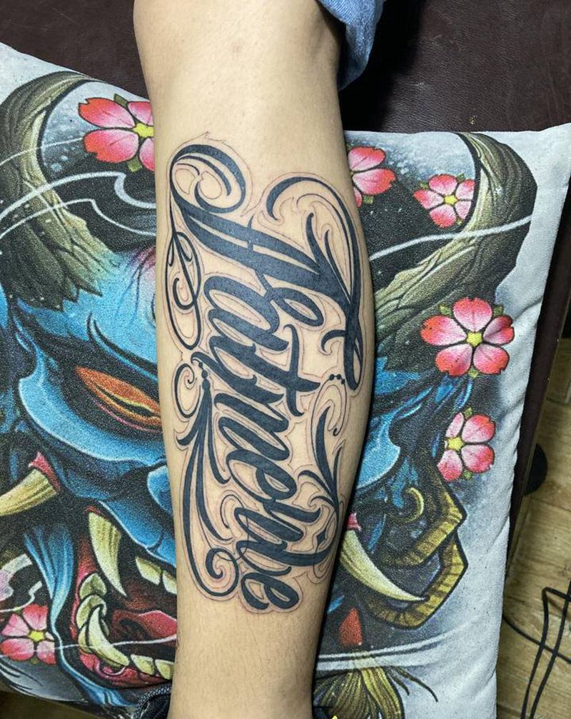 卡奇诺字母纹身图片_腿部纹身图案