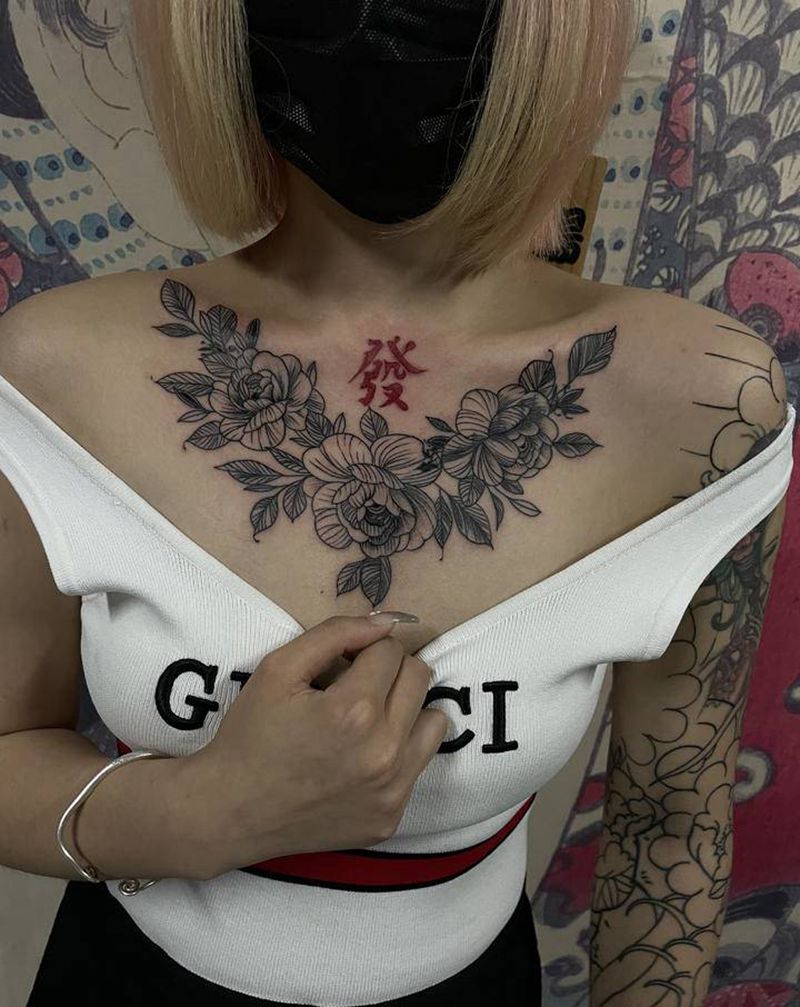 素花纹身图片_胸部点刺纹身图案