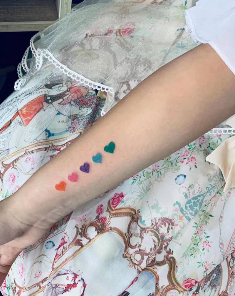 胳膊小清新爱心纹身图片_手臂纹身图案