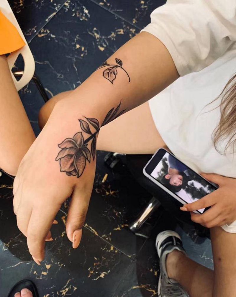 素花臂环纹身图片_手臂纹身图案