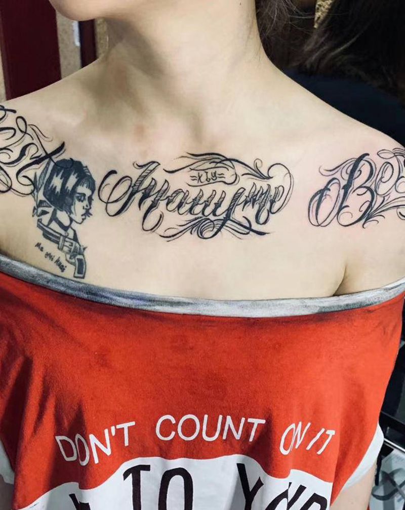 锁骨花体字母纹身图片_花体字纹身图案