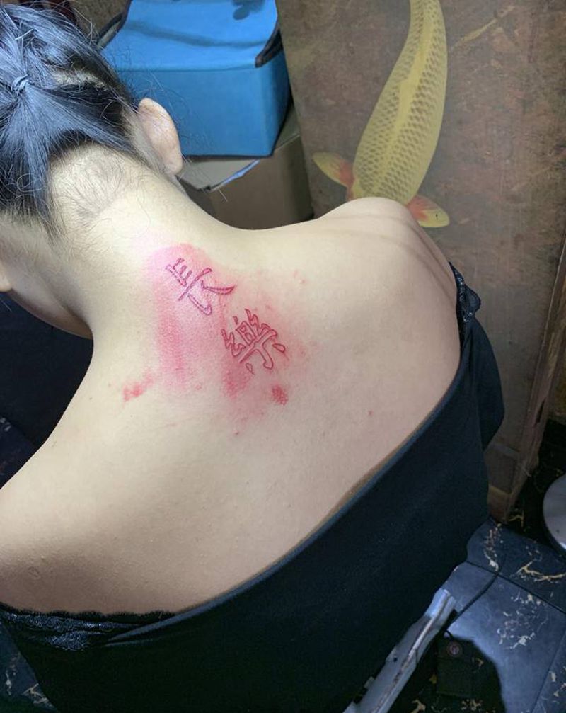 长乐纹身图片_颈部纹身图案