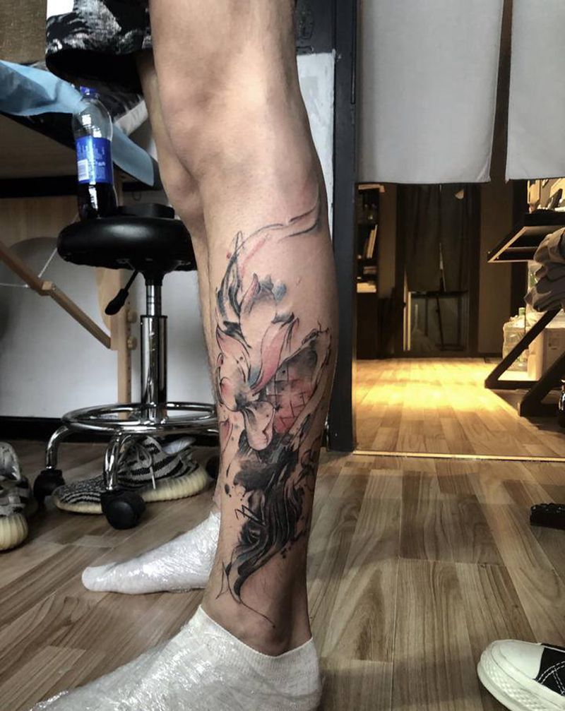 鱼纹身图片_腿部水墨水彩纹身图案