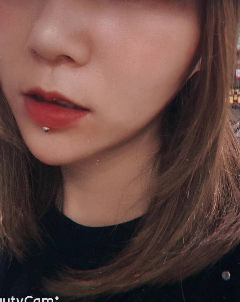 穿孔纹身图片_颈部纹身图案