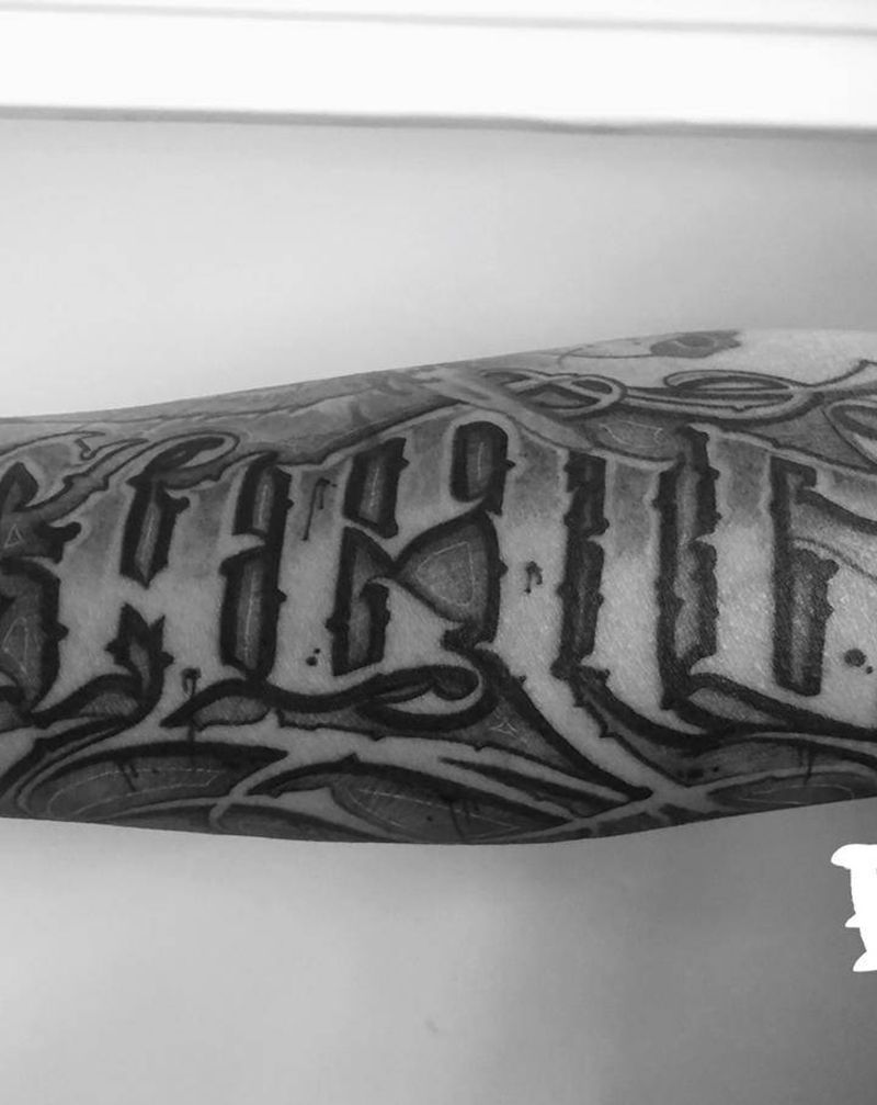 女朋友花体字名字纹身图片_手部手臂花体字花体字名字纹身图案