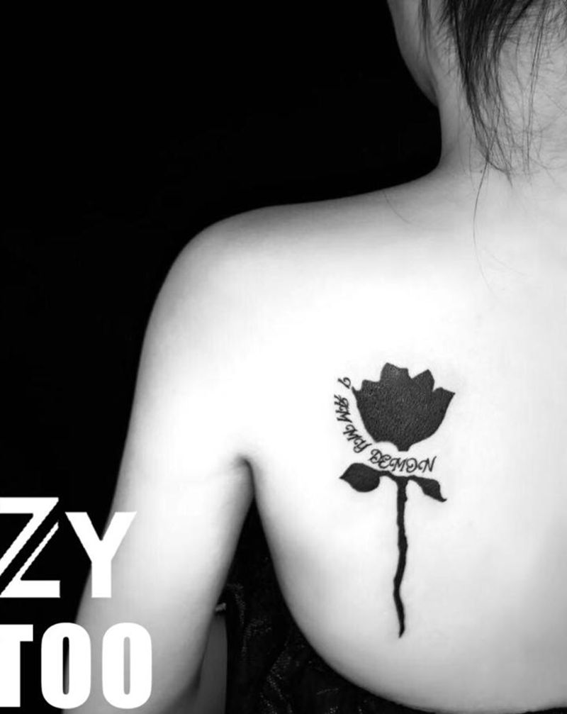 遮盖纹身图片_臀部New School花纹身图案