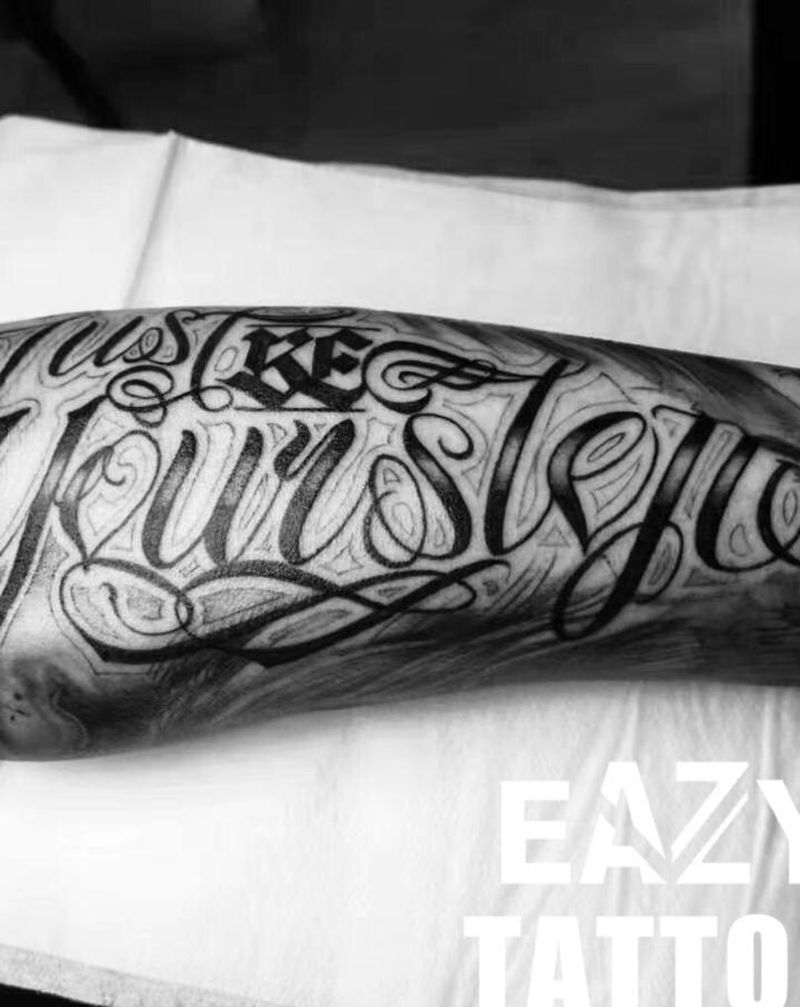 花体字纹身图片_手部花体字花体字纹身图案