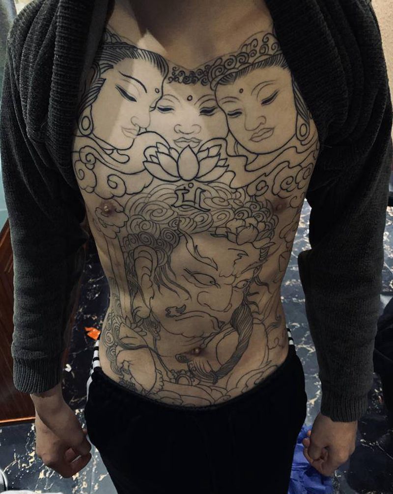 花肚皮纹身图片_腹部老传统纹身图案