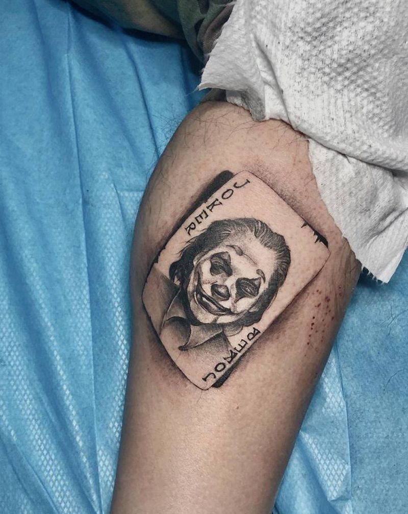 小丑写实纹身图片_腿部欧美写实纹身图案