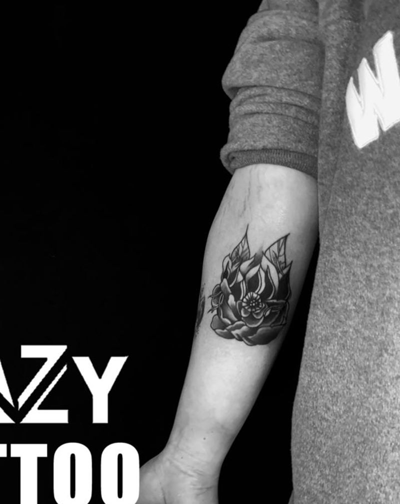 一朵花纹身图片_手臂Old School花纹身图案