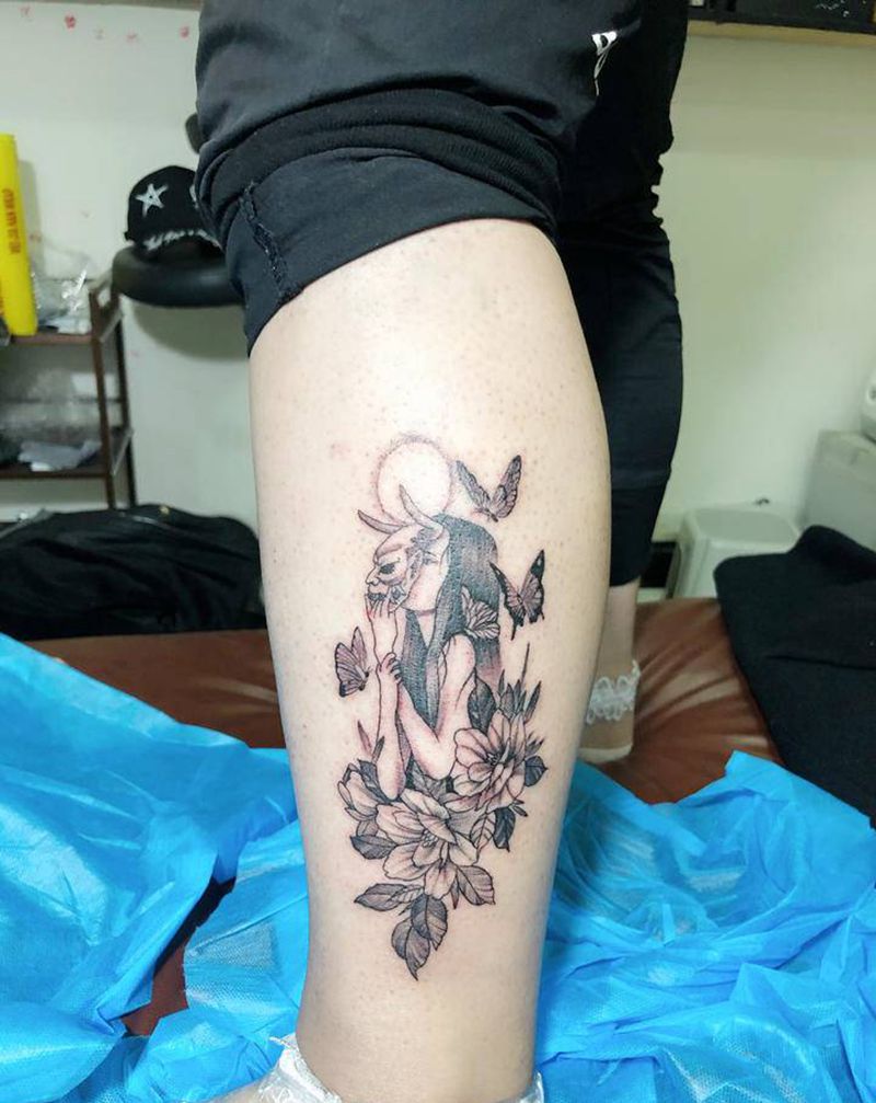 素花纹身图片_腿部纹身图案