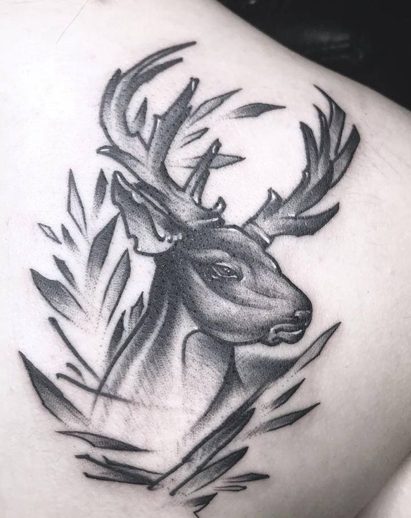 鹿纹身图片_腰部纹身图案