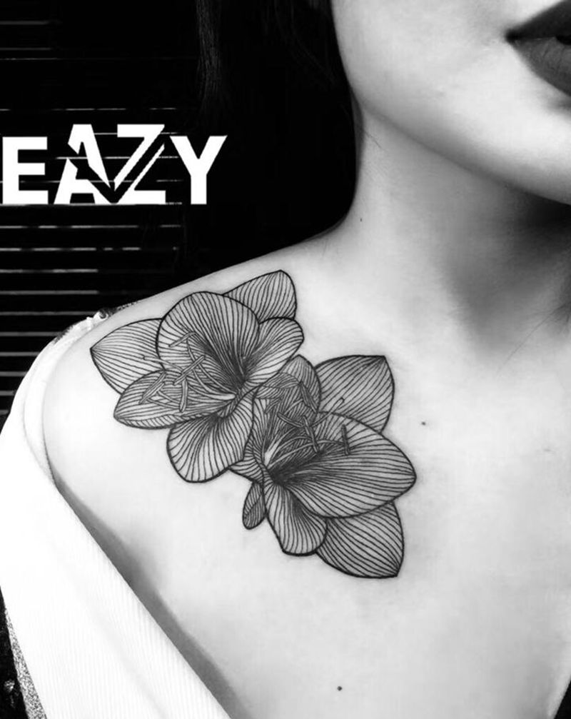 花纹身图片_颈部New School花 线条纹身图案