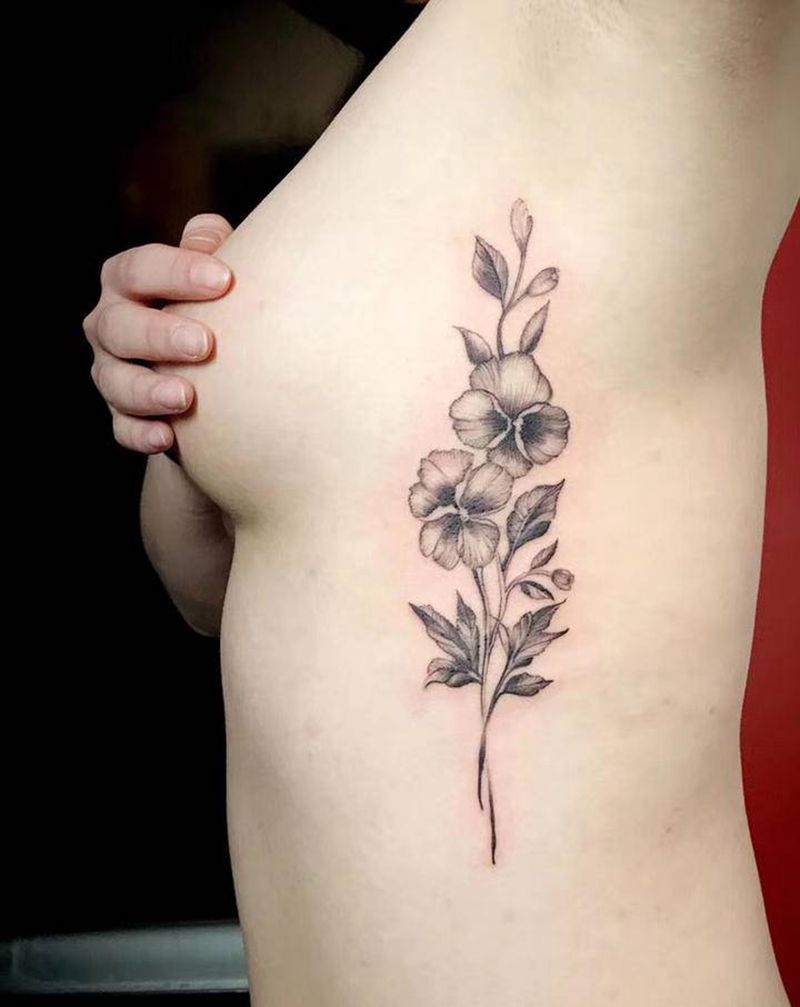 侧腰 肋骨小清新素花纹身图片_腰部点刺小清新素花纹身图案