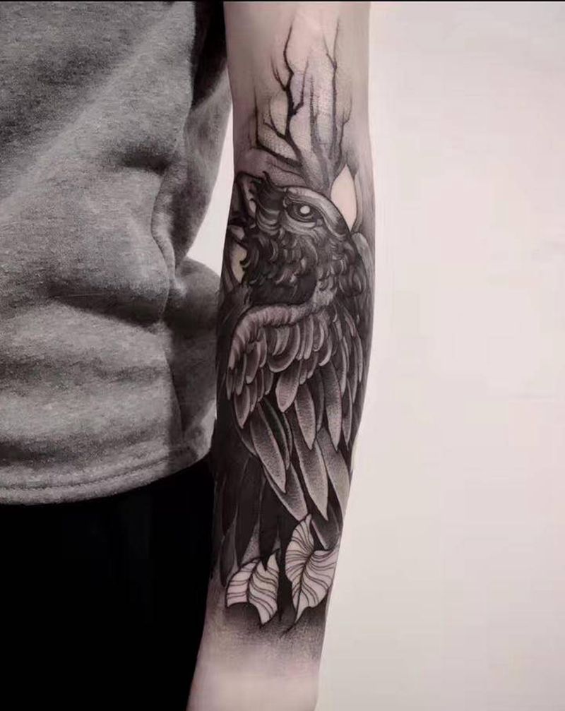 小臂乌鸦 欧美速写纹身图片_手臂手部点刺欧美写实乌鸦纹身图案