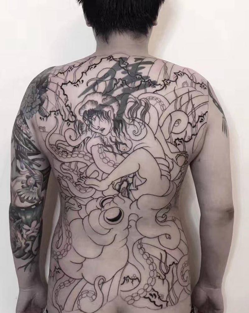 章鱼海女满背加遮盖纹身图片_肩部背部新传统老传统章鱼艺伎海浪纹身图案