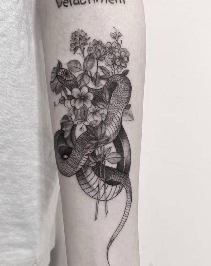 小臂素花 蛇纹身图片_手部手臂点刺水墨素花蛇纹身图案