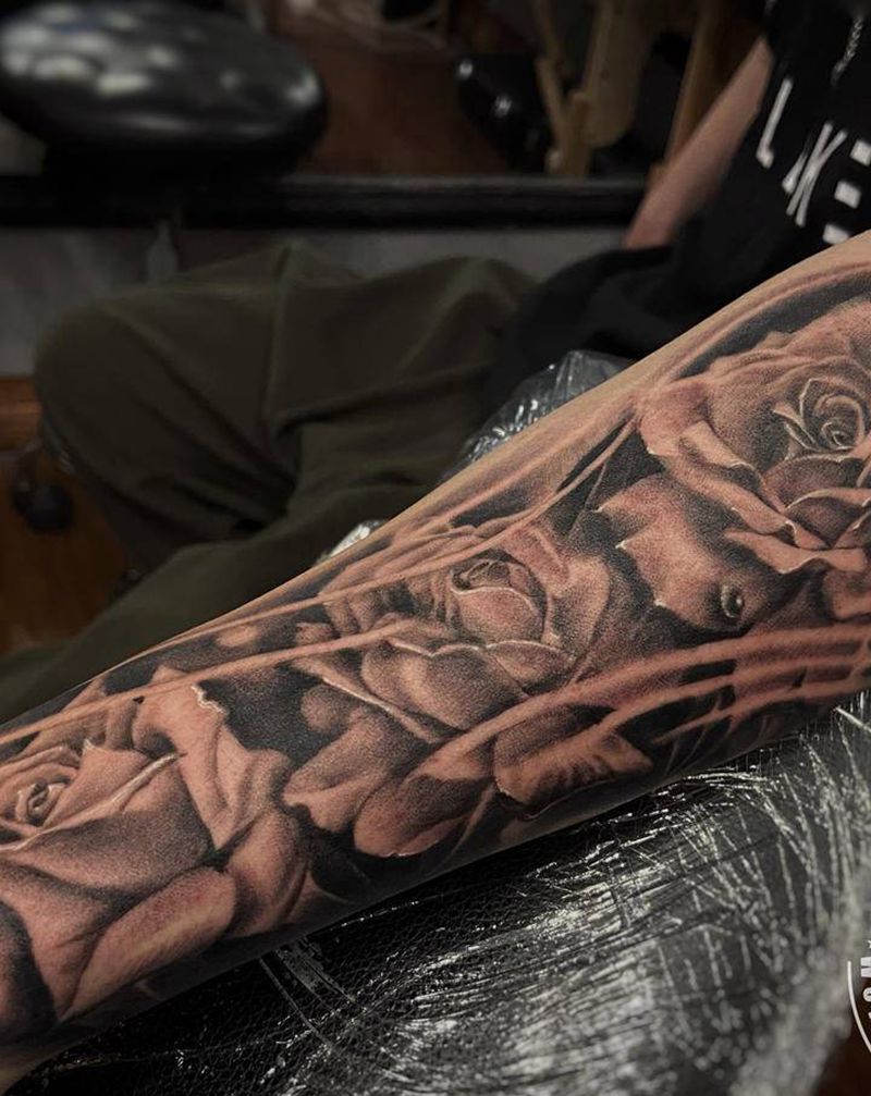 玫瑰纹身图片_手臂欧美写实纹身图案