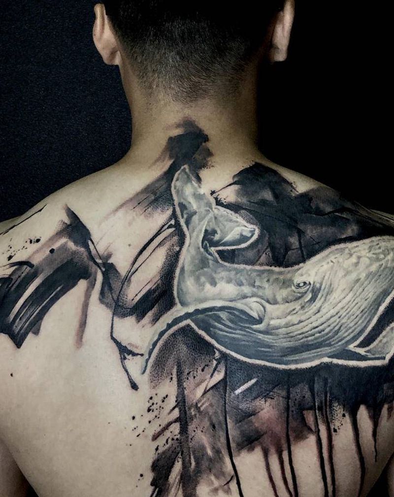 鲸鱼纹身图片_背部肩部水彩水墨纹身图案