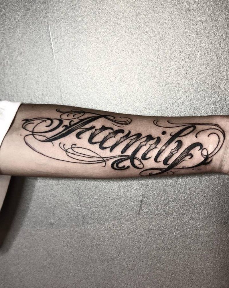 花体字纹身图片_手臂Old School纹身图案