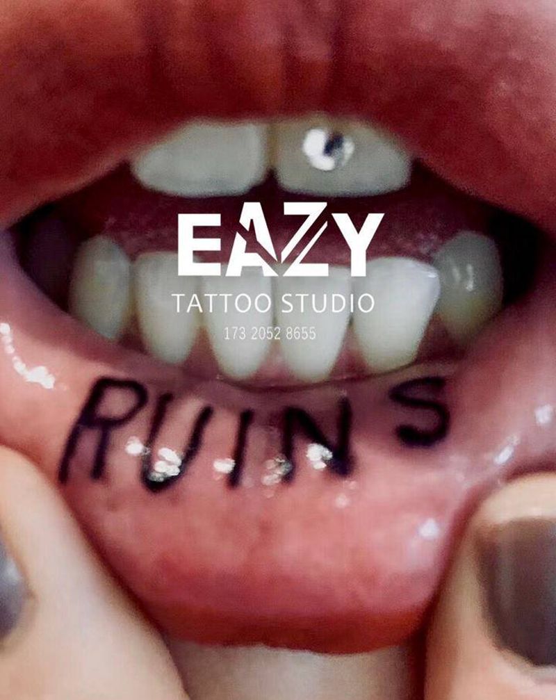 一个小图纹身图片_颈部几何纹身图案