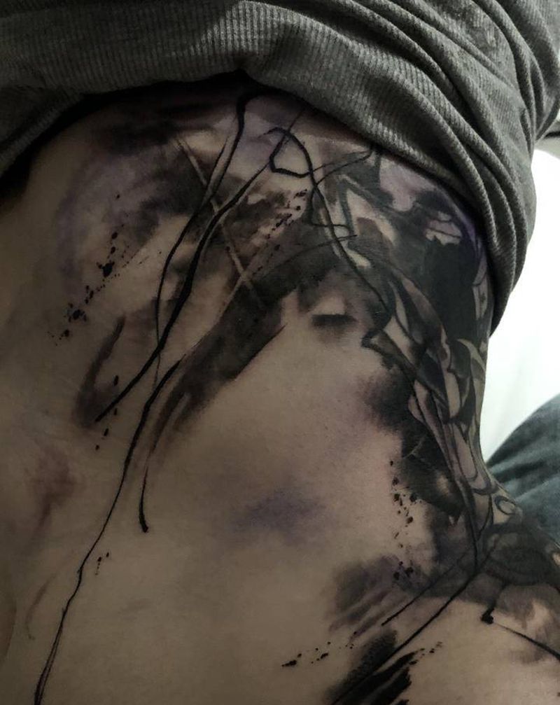 无限纹身图片_腰部水墨水彩纹身图案