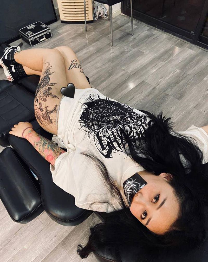 素花纹身图片_臀部腿部素花纹身图案