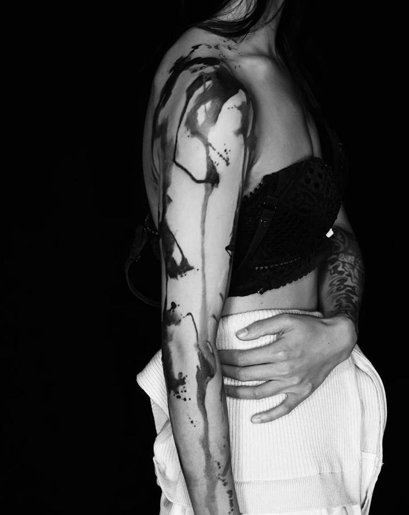 抽象花臂纹身图片_手部手臂水墨水彩纹身图案