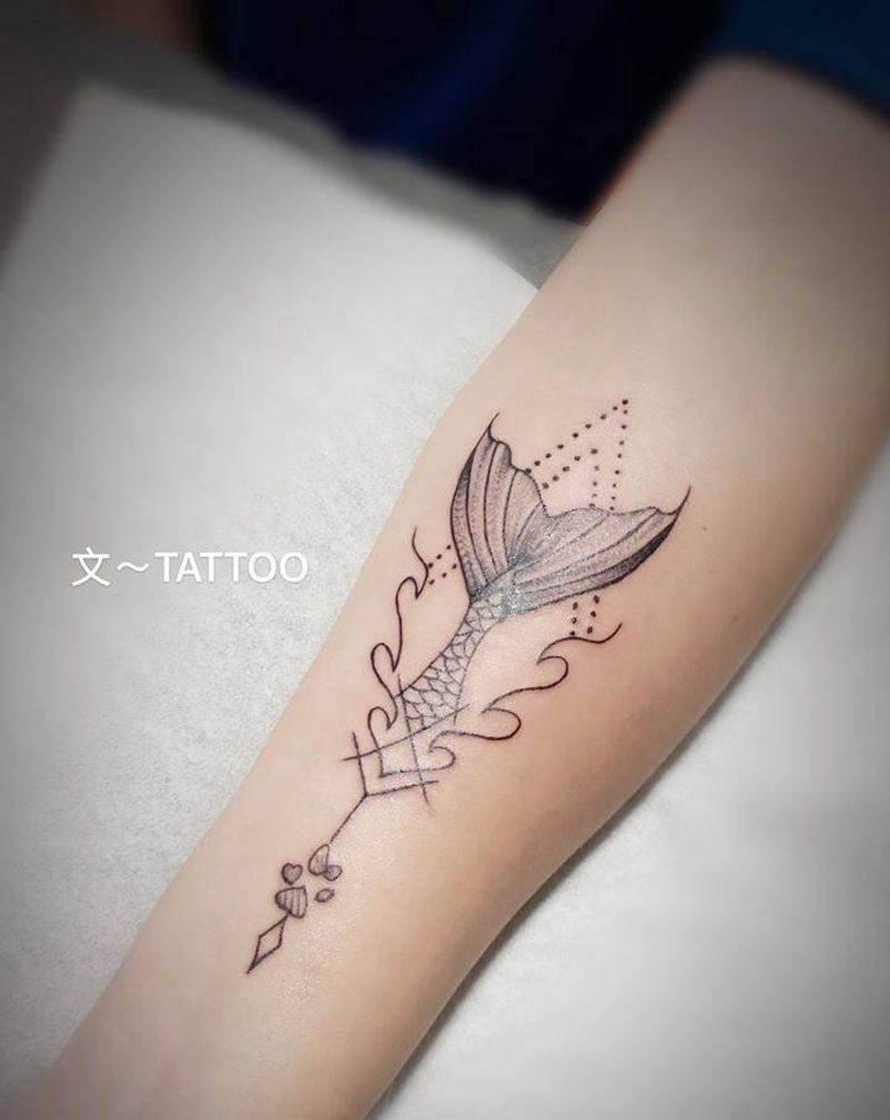 美人鱼纹身图片_手臂新传统点刺美人鱼纹身图案