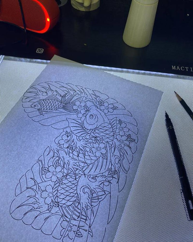 画个半胛 一会上身纹身图片_手臂肩部老传统新传统鱼海浪樱花纹身图案