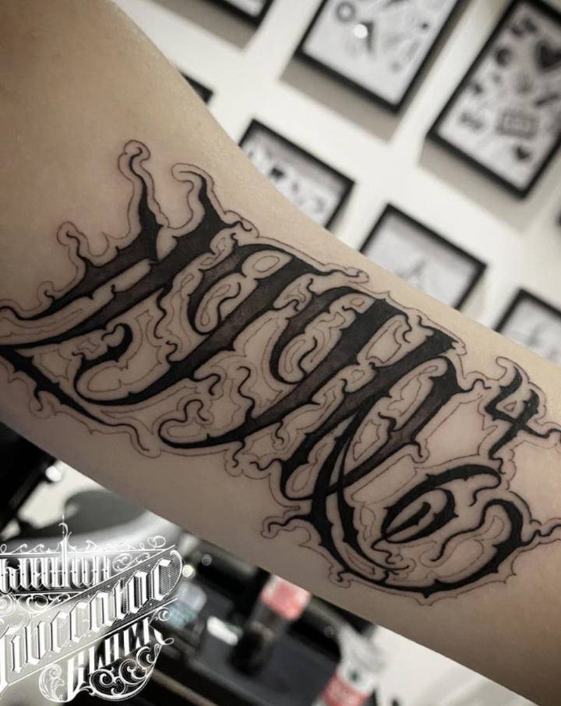 生日数字纹身图片_手臂花体字花体字纹身图案