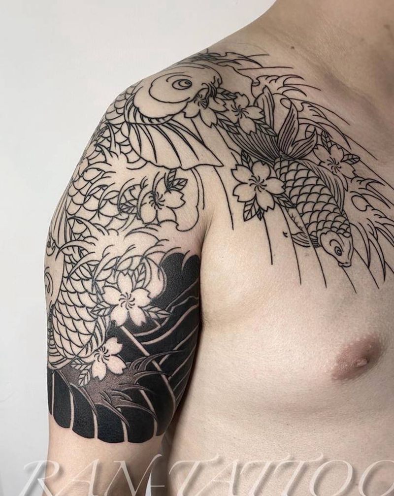 老传统鱼半胛未完成纹身图片_手臂肩部老传统新传统鱼 浪花樱花纹身图案