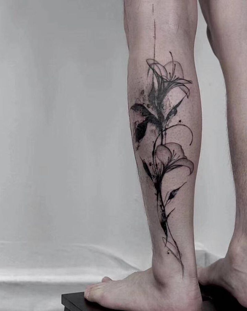 花纹身图片_腿部水墨花纹身图案