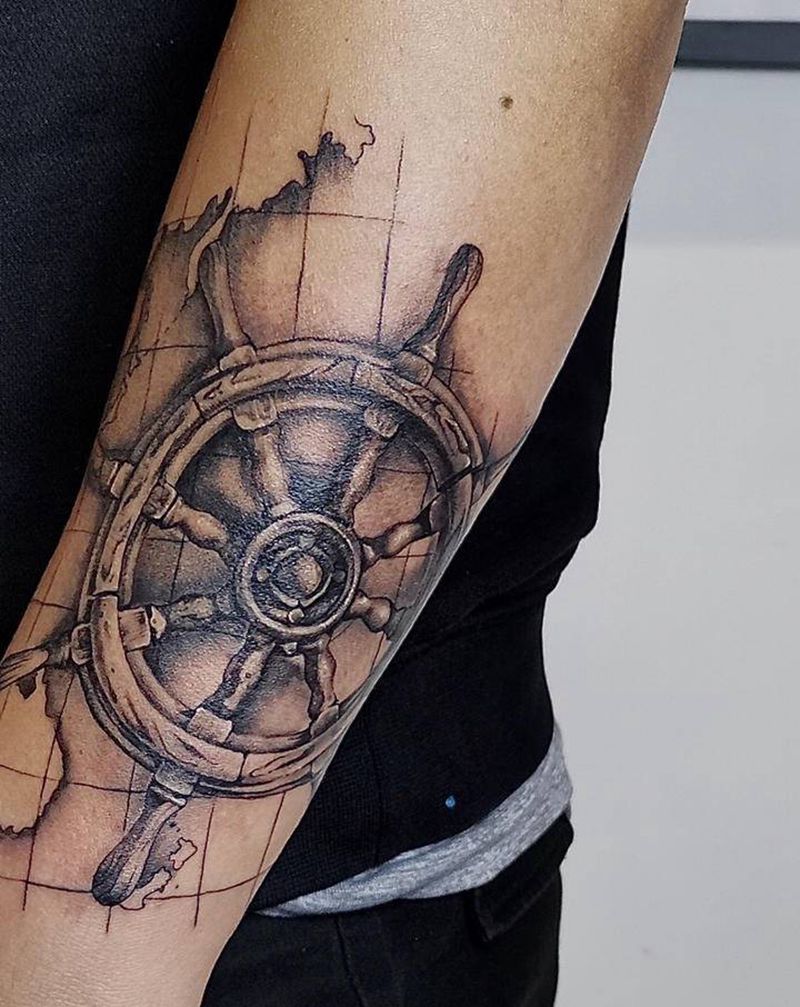 船舵纹身图片_手臂欧美写实船舵地图纹身图案