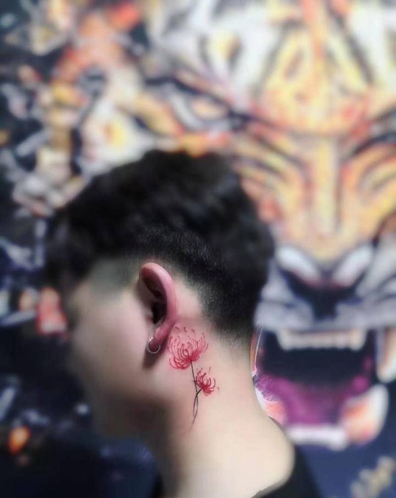 彼岸花纹身图片_颈部水彩红色纹身图案