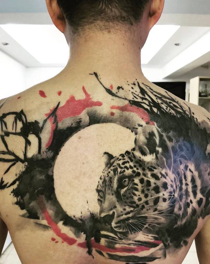 雪豹纹身图片_背部肩部水墨欧美写实纹身图案