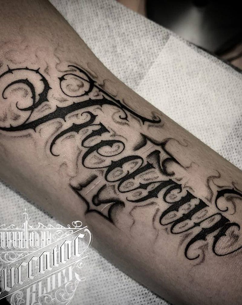 UVB2纹身图片_手臂花体字纹身图案
