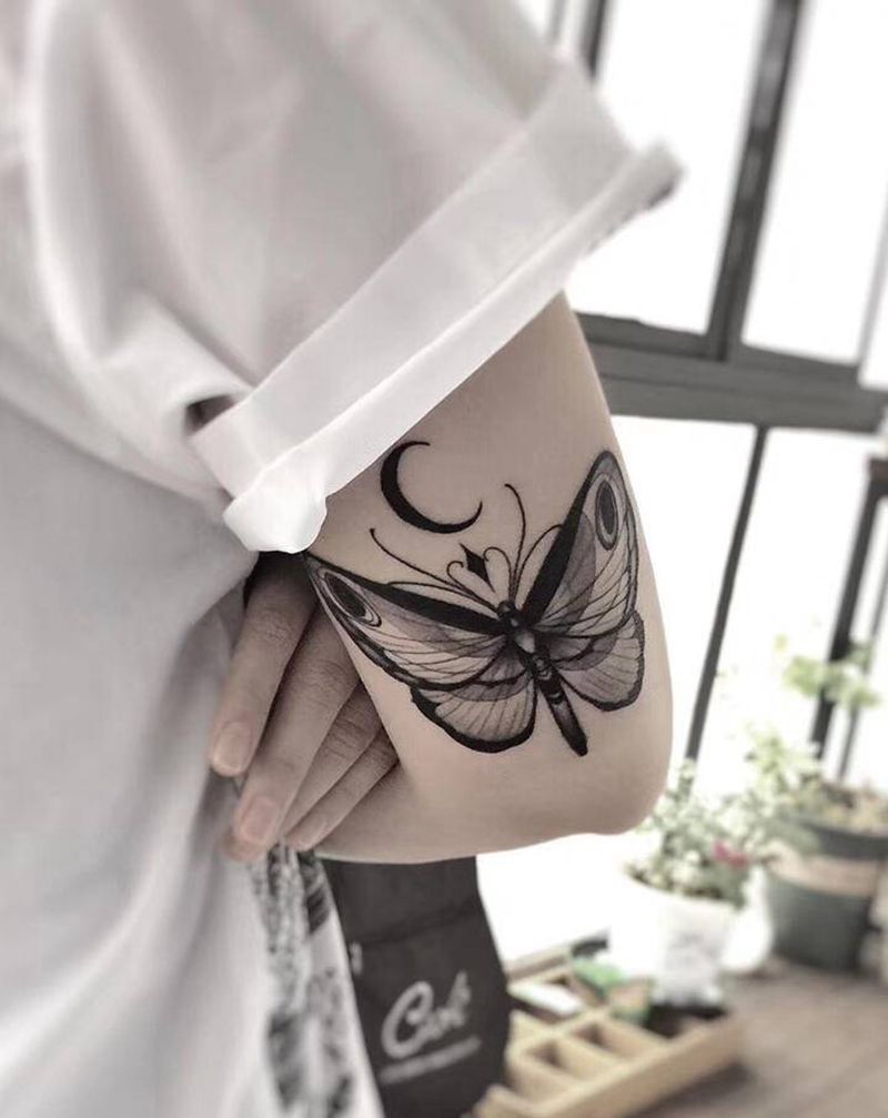 蝴蝶纹身图片_手臂手部欧美写实New School蝴蝶翅膀纹身图案