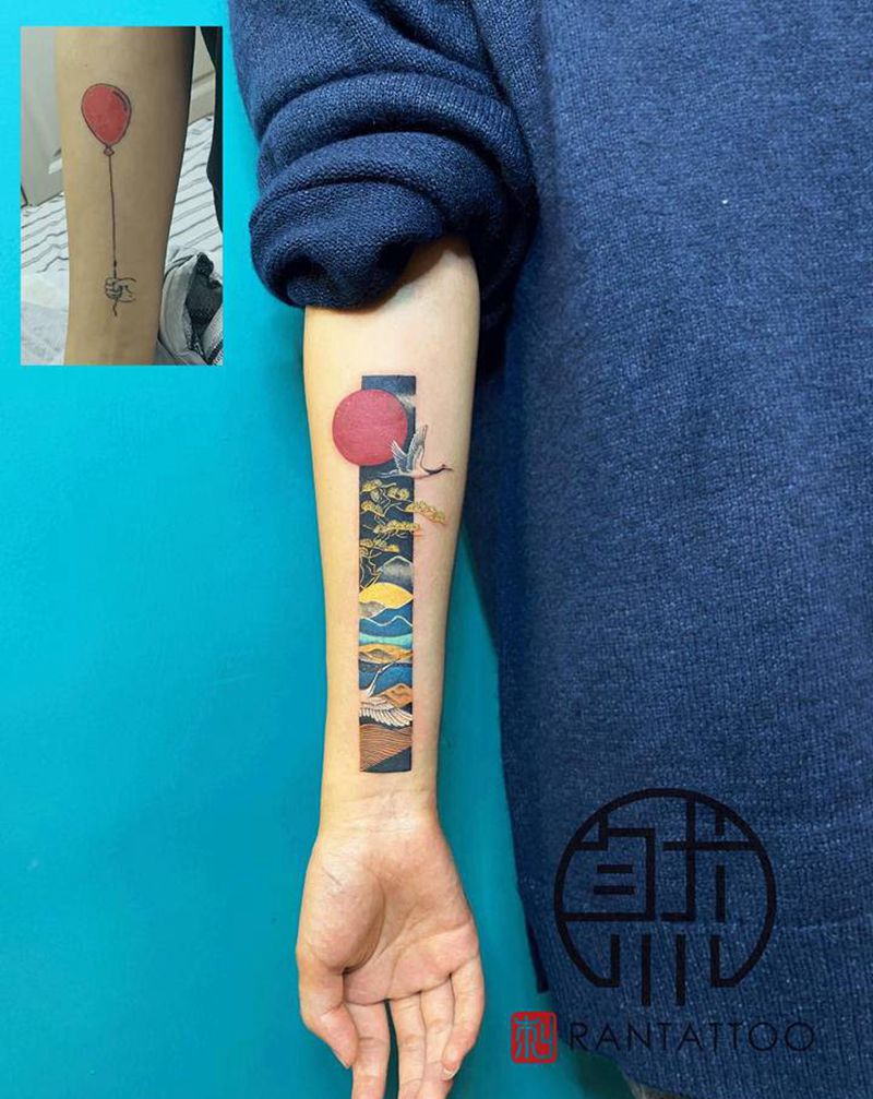 中国风遮盖纹身图片_手臂手部水墨水彩鹤太阳山水纹身图案