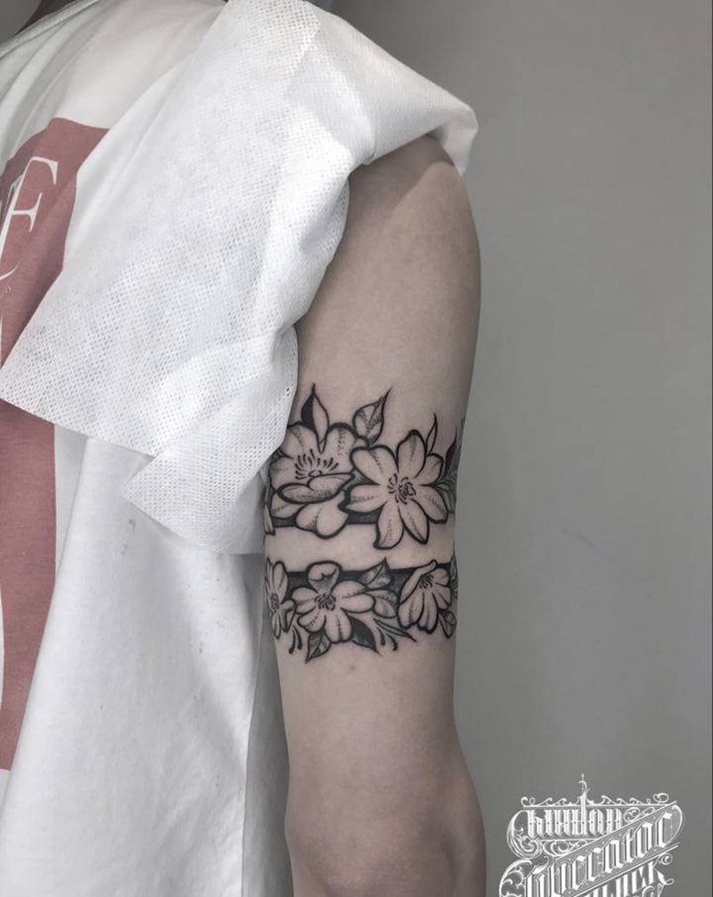 花环纹身图片_手臂点刺New School割雪草樱花纹身图案