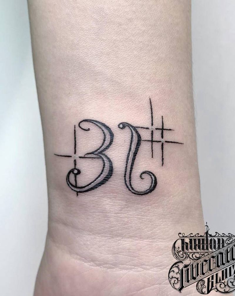 UVB2纹身图片_手臂花体字纹身图案