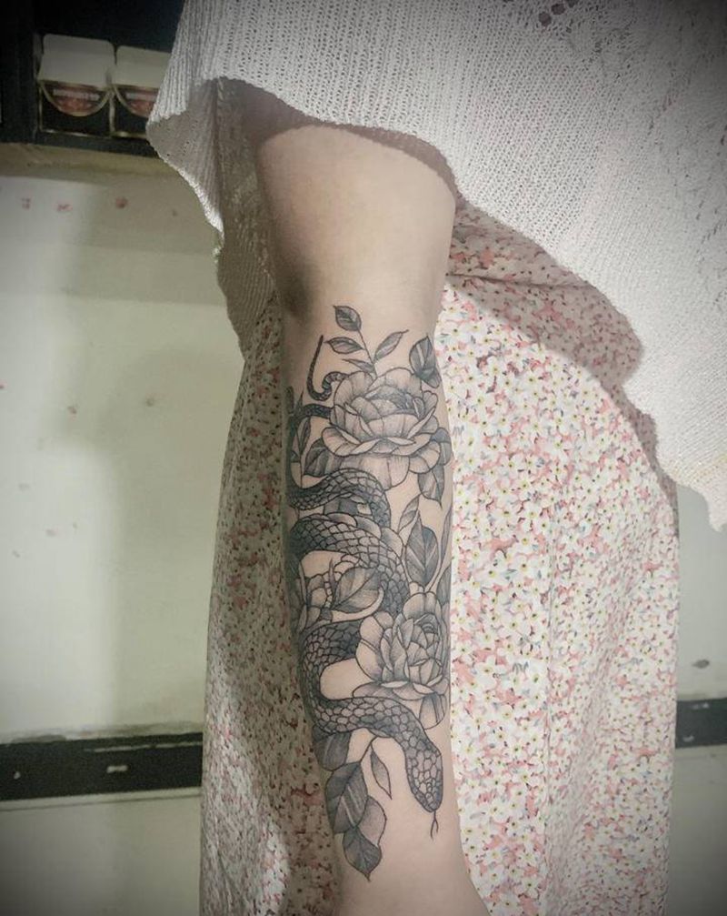 素花蛇纹身图片_点刺纹身图案