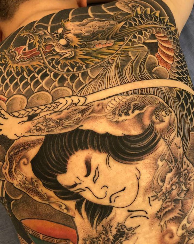九纹龙纹身图片_背部腹部老传统新传统纹身图案