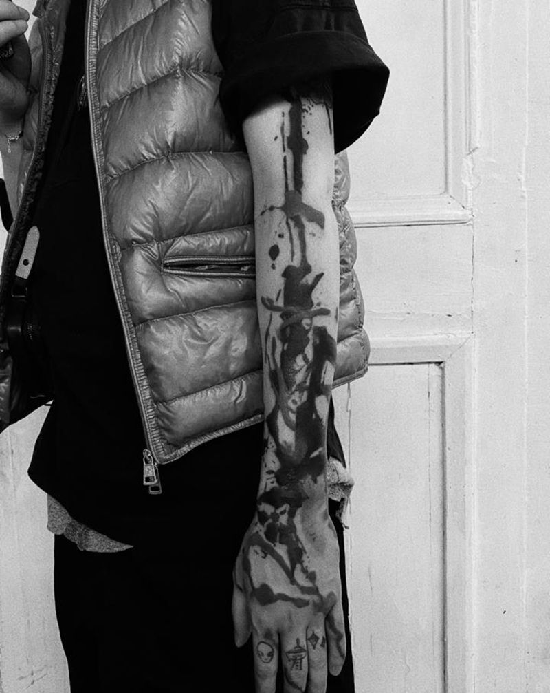 结果纹身图片_手臂水墨纹身图案