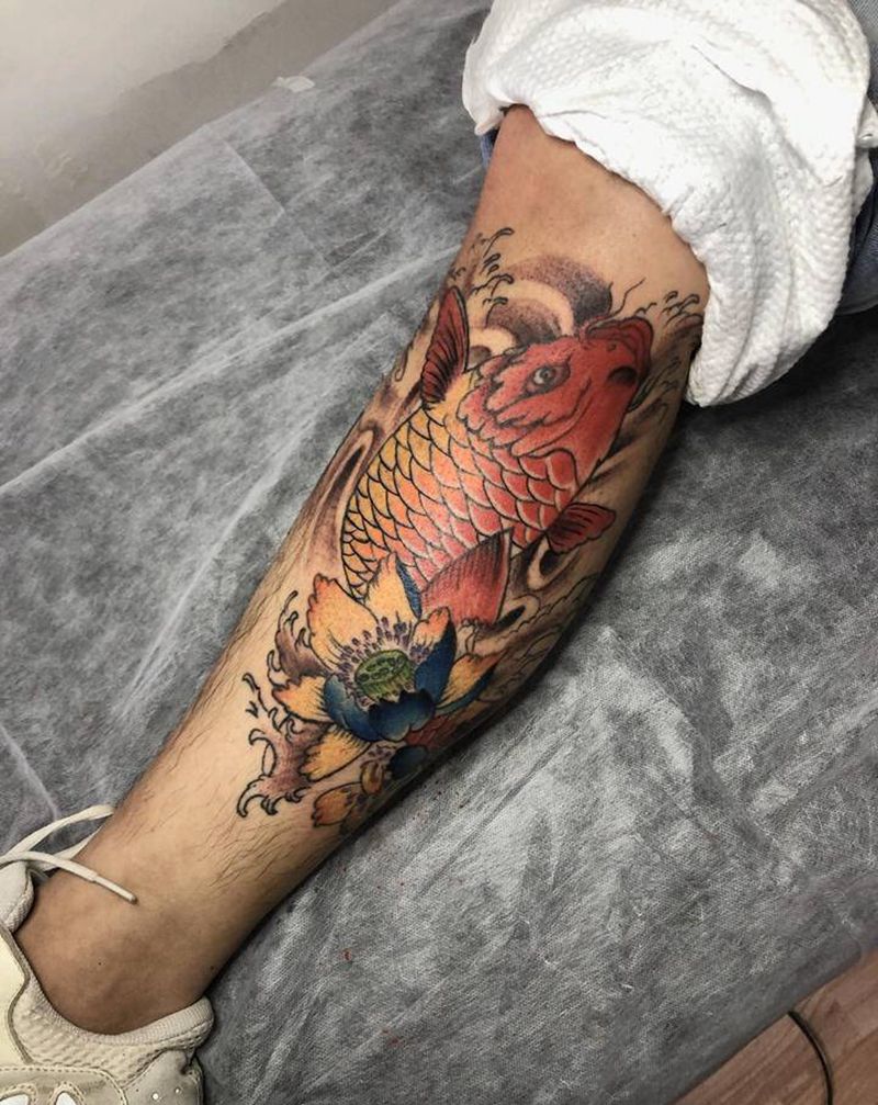 鲤鱼纹身图片_腿部新传统纹身图案