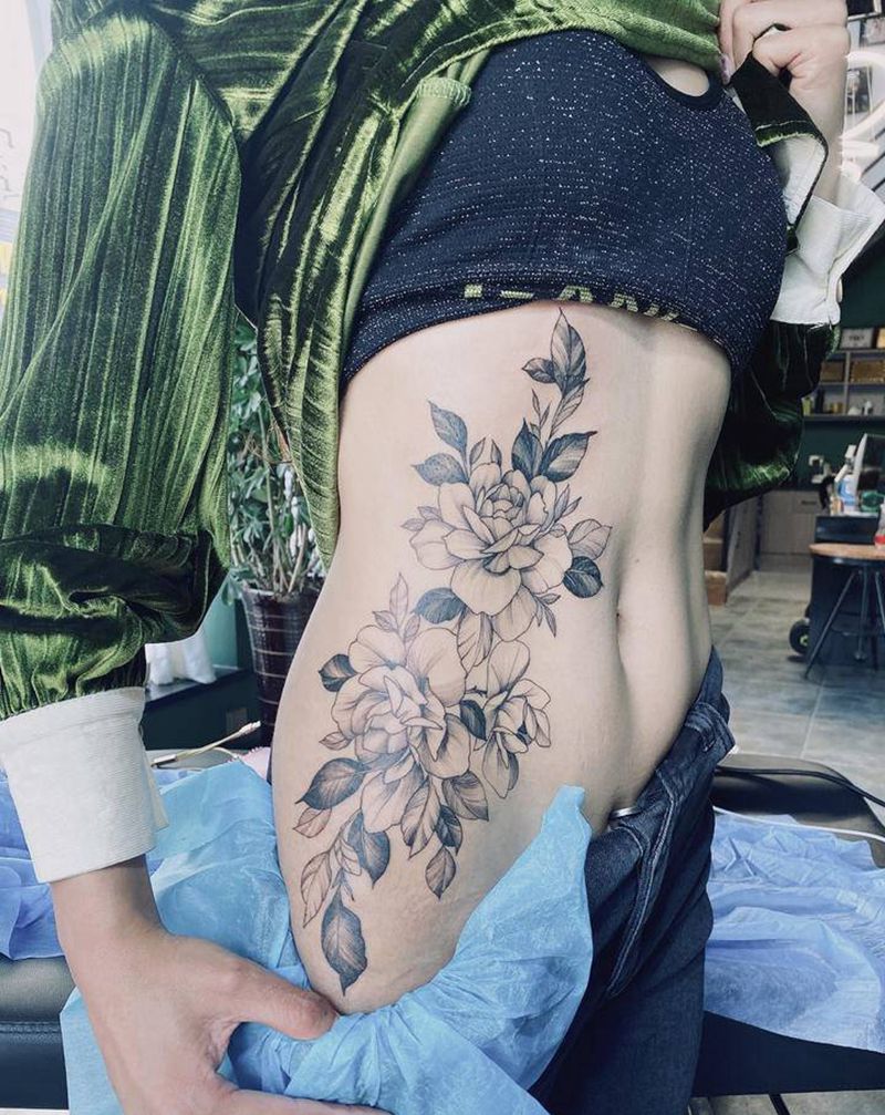 侧腰素花纹身图片_素花纹身图案