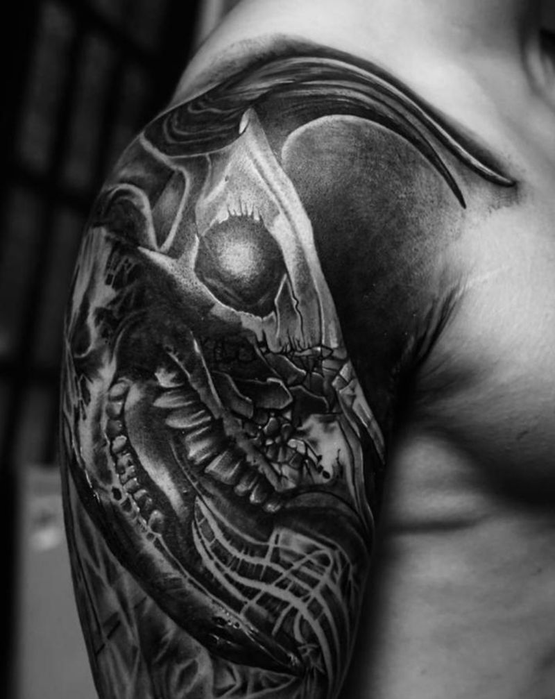 武汉湖佛刺青黑灰部分纹身图片_手部手臂欧美写实纹身图案